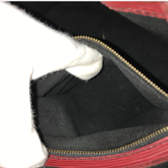 Authentic Louis Vuitton Epi Noe - Picture 8 of 11